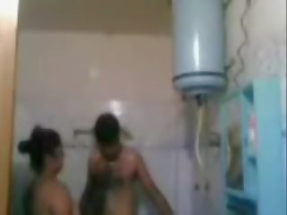 Indian middle-aged cuplu futand foarte greu în baie