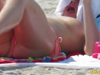 Παθιασμένο ερασιτεχνικό μεγάλος βυζιά εφηβική ηλικία μπανιστηριτζής παραλία mov