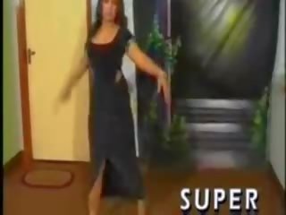 Pakistanietiškas bigboobs teta daro mujra šokis į etapas vid
