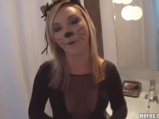 Sedusive kitty magkasintahan fucked sa ibabaw at jizzed