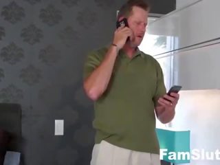 Delizioso giovanissima scopa step-dad a ottenere telefono indietro | famslut.com