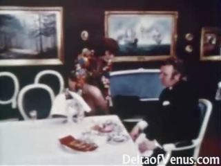 Wijnoogst seks 1960s - harig eerste brunette - tafel voor drie