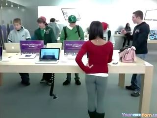 Chick clips Her exceptional Ass In Public
