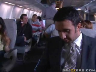 Passengers होने quickie में एक airplane!