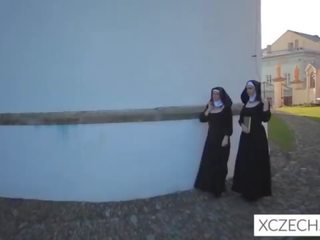 疯狂的 古怪 脏 夹 同 catholic 修女 和 该 怪物!