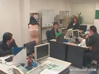 Magnífico asiática oficina característica sexualmente torturado en trabajo
