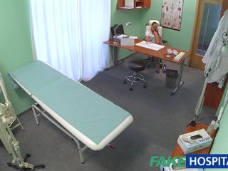 Fakehospital exceptional брюнетка медсестра дає пацієнт деякі ххх кіно