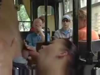 Russisch mademoiselle wird gefickt im die bus