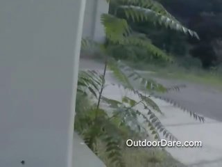 Attraktiv europeiska adolescent knull utomhus med pov kamera handling