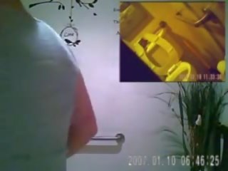 Szpiegowanie kamera w łazienka z azjatyckie cafe w socal
