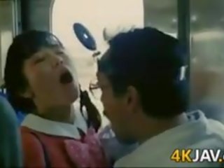 Fata devine bajbai pe o tren