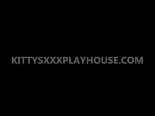 Kittysxxxplayhouse.com 短 短褲 到 poundout