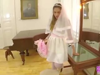 Trailer&num;2 foshnjë nicols cheats në të saj mik para dasëm