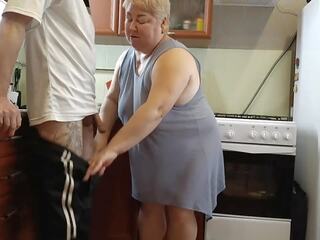 In the Morning in the Kitchen a Fat Woman Masturbates My prick to a Cumshot