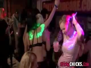 युरोपियन लड़कियों चूसना पर disco पार्टी