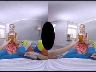 Flat-chested seductress grib līdz trigger jūsu sperma ierocis ar viņai mīzt flaps